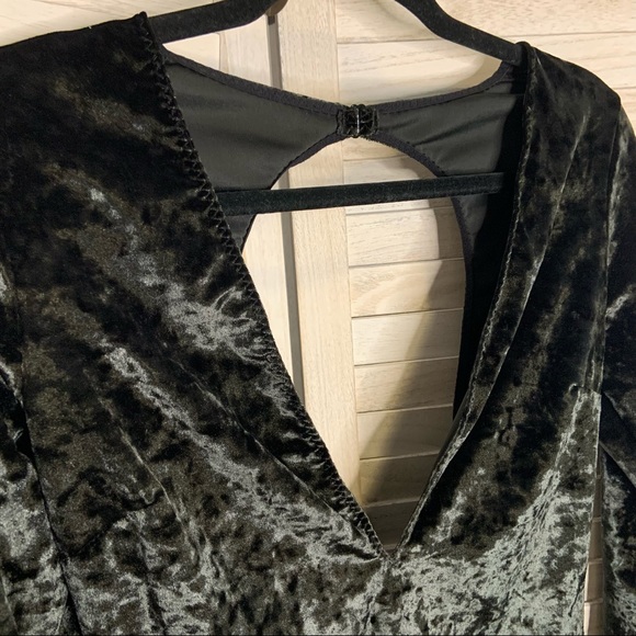 Victoria’s Secret Black Crushed Velvet Plunge Deep V Neck Body Suit New Sz M - Picture 4 of 15